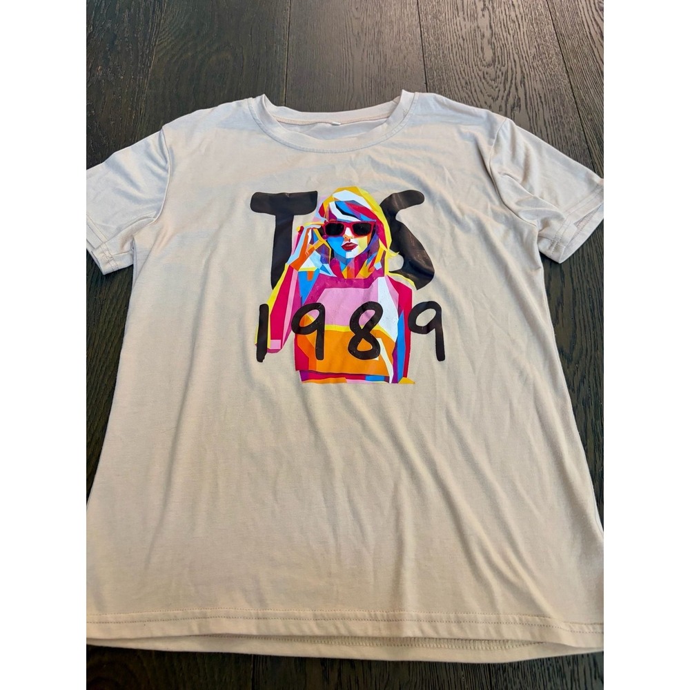 Taylor Swift 1989 Pop Art Graphic Short Sleeve Beige T-Shirt Small